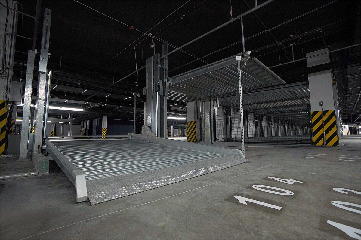 Платформа механизированной парковки в подземном паркинге жилого комплекса