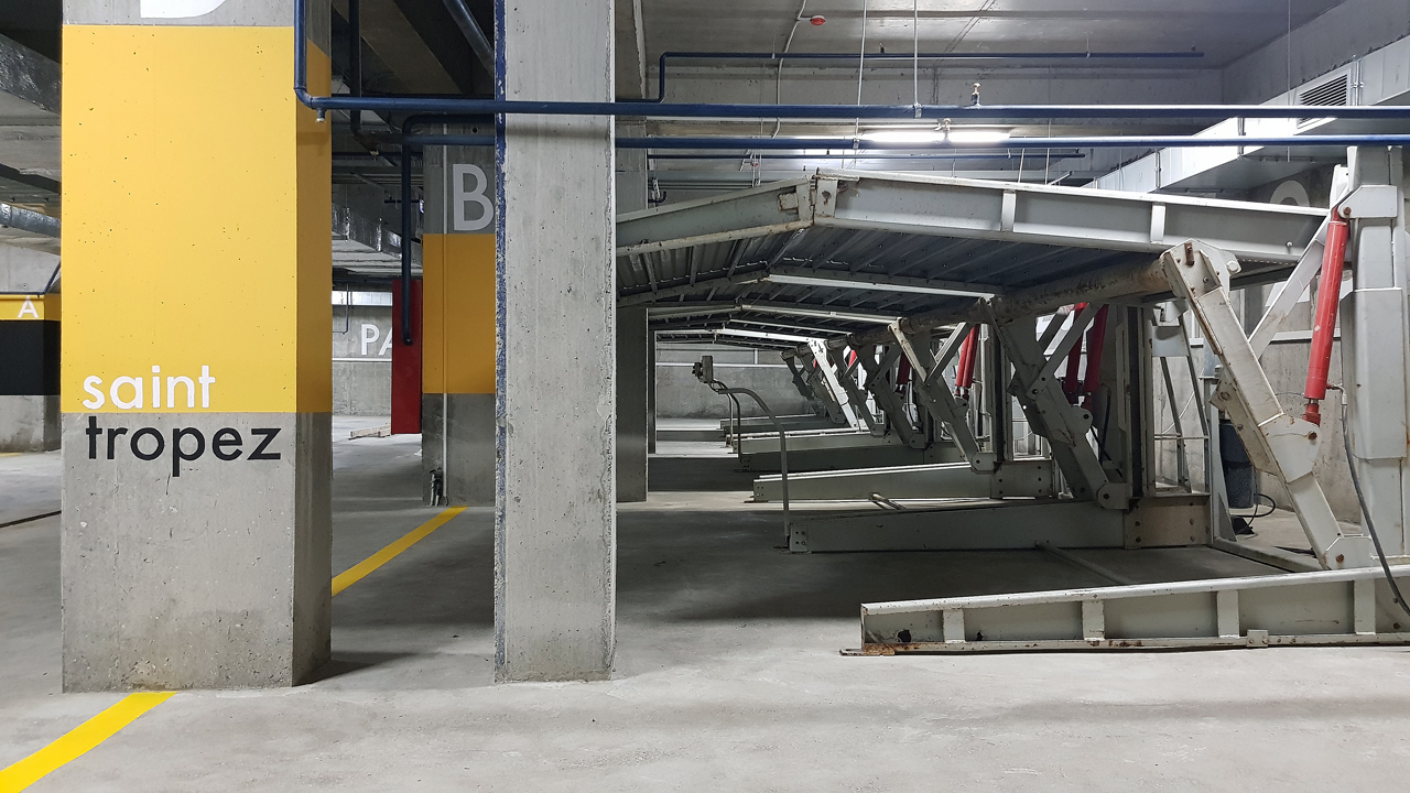 Подъёмники в подземном паркинге жилого комплекса "Сен-Тропе"