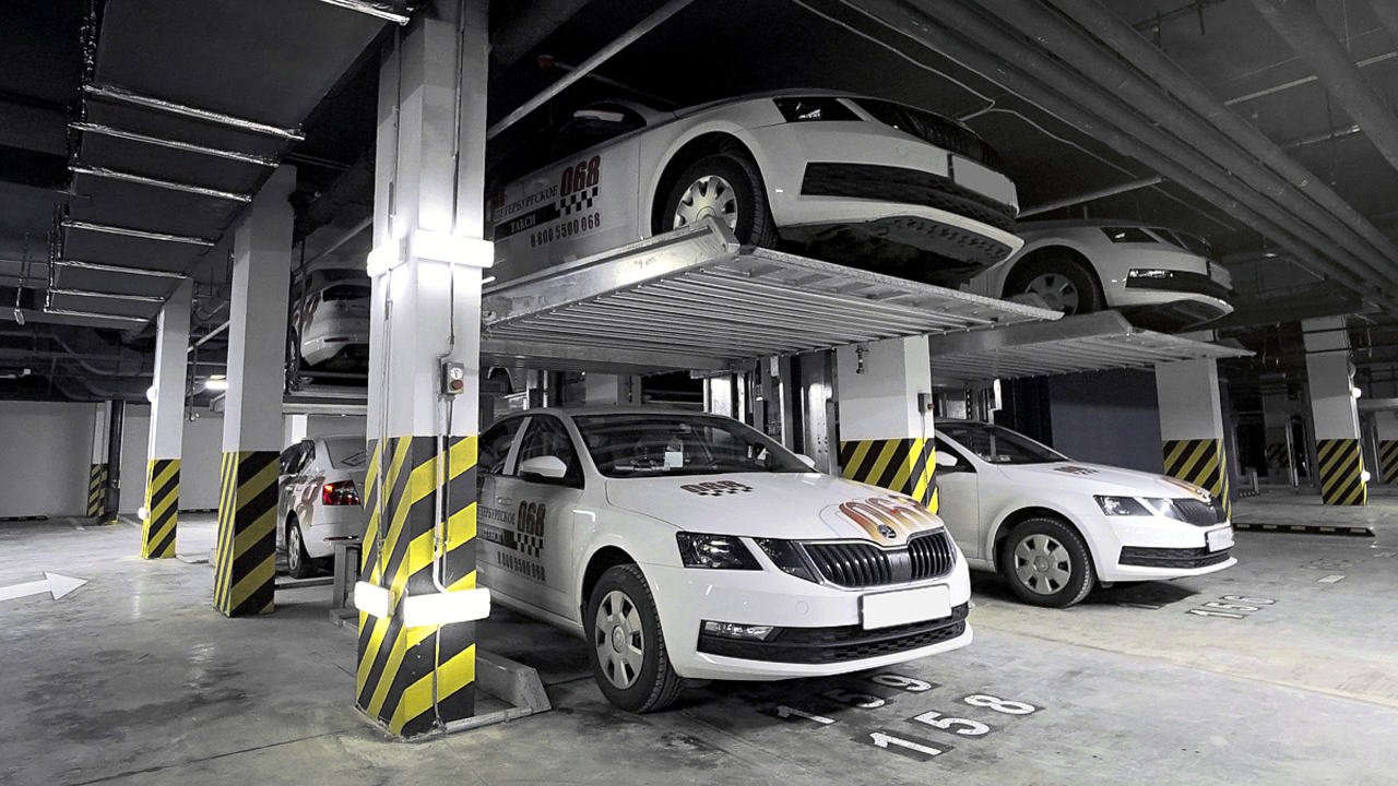 Парковочные подъёмники в подземном паркинге ЖК "Нева-Нева"